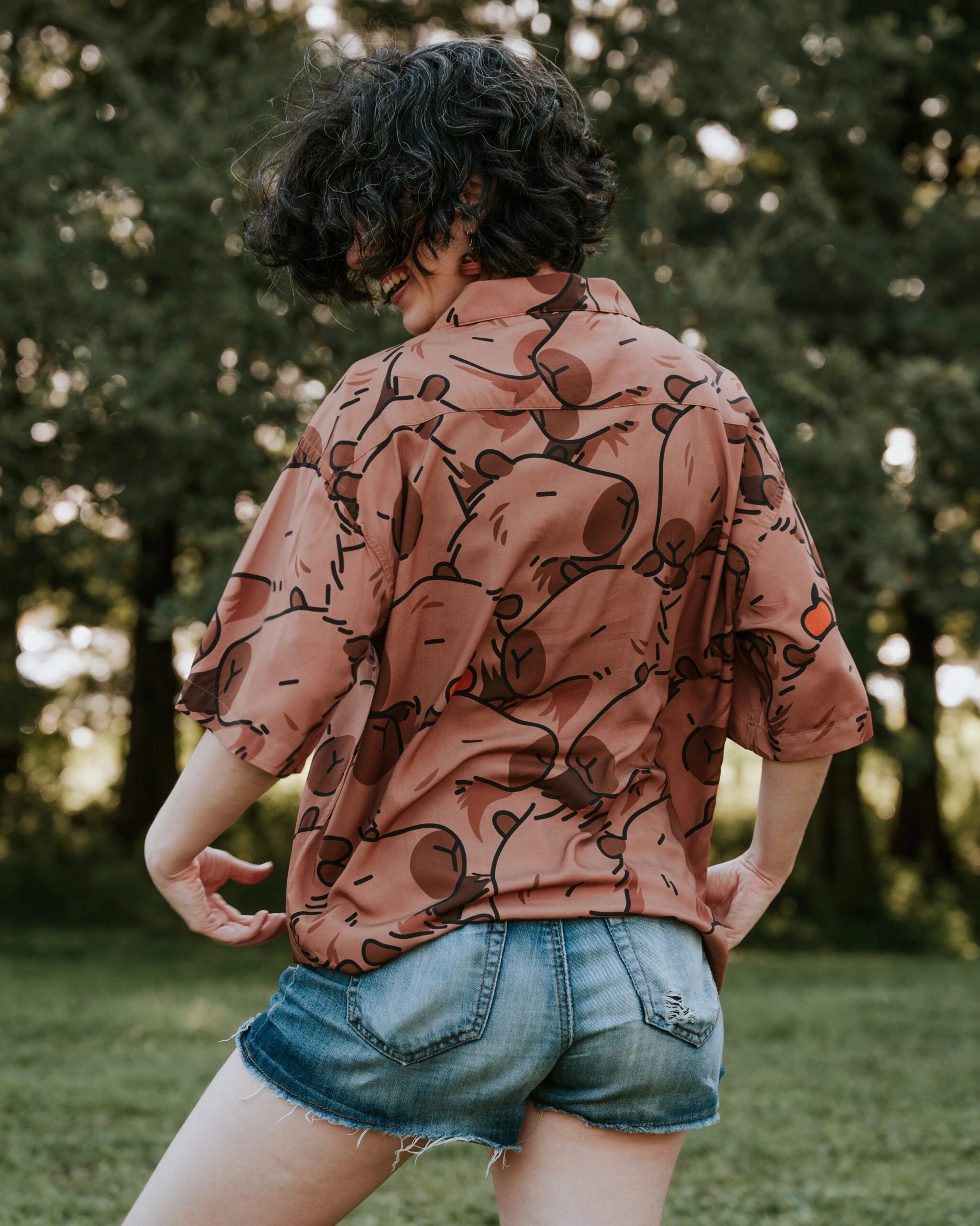 Chemise à motifs Capybara Compagnon – Image 4