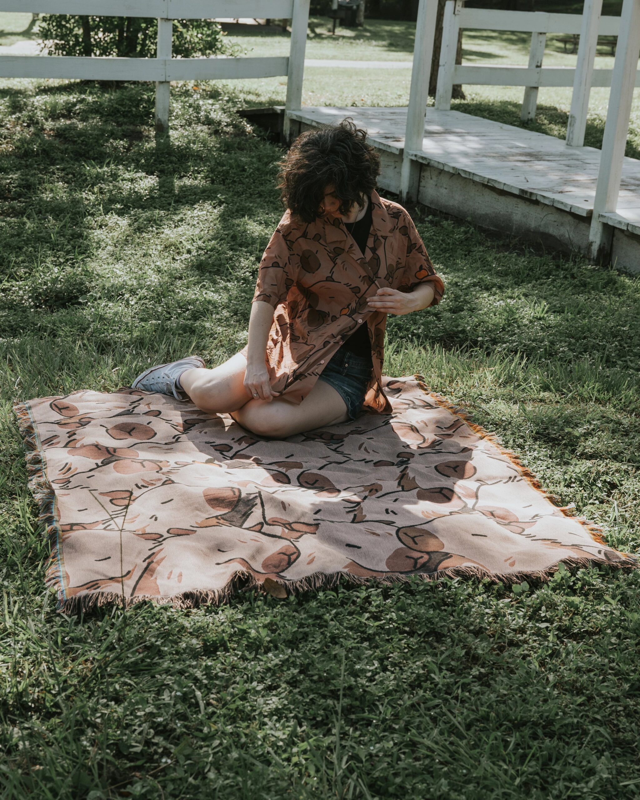 Chemise à motifs Capybara Compagnon – Image 7