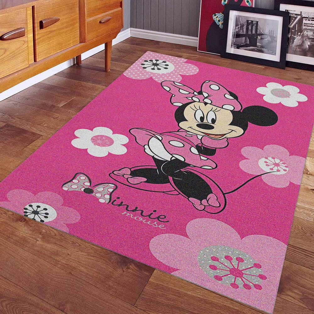 Rosa Kleid von Minnie Mouse Teppich